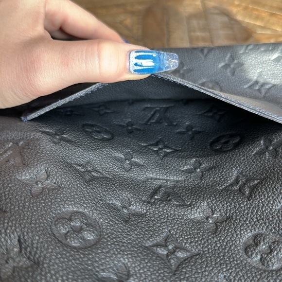 Louis Vuitton 10 Pettilante, monogram empreinte leather flap clutch in blue - Picture 8 of 14